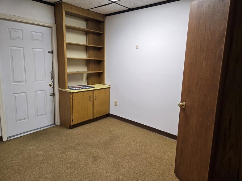 More Photos Of 1305-1307 E Franklin St, Monroe Medical For Lease