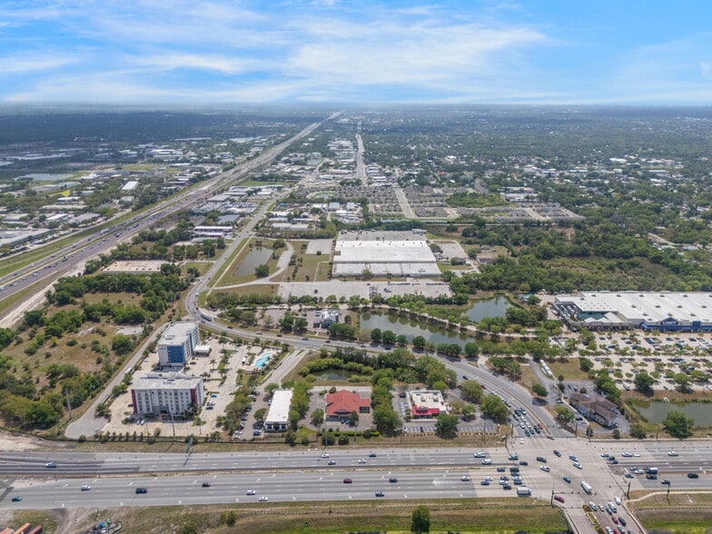 More Photos Of 100-106 Cattlemen Rd, Sarasota Distribution For Sale