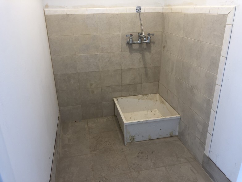 More Photos Of 1700-1720 W Lawrence Ave, Chicago Storefront For Lease