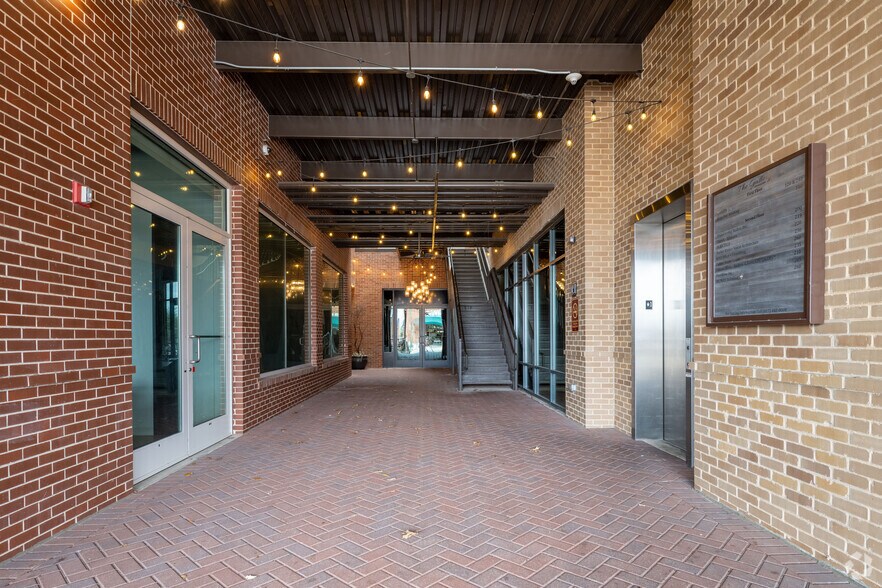 More Photos Of 129 S Main St, Grapevine Coworking Space