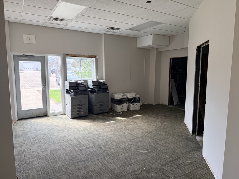 More Photos Of 1001 Arboretum Dr, Waunakee Flex For Lease