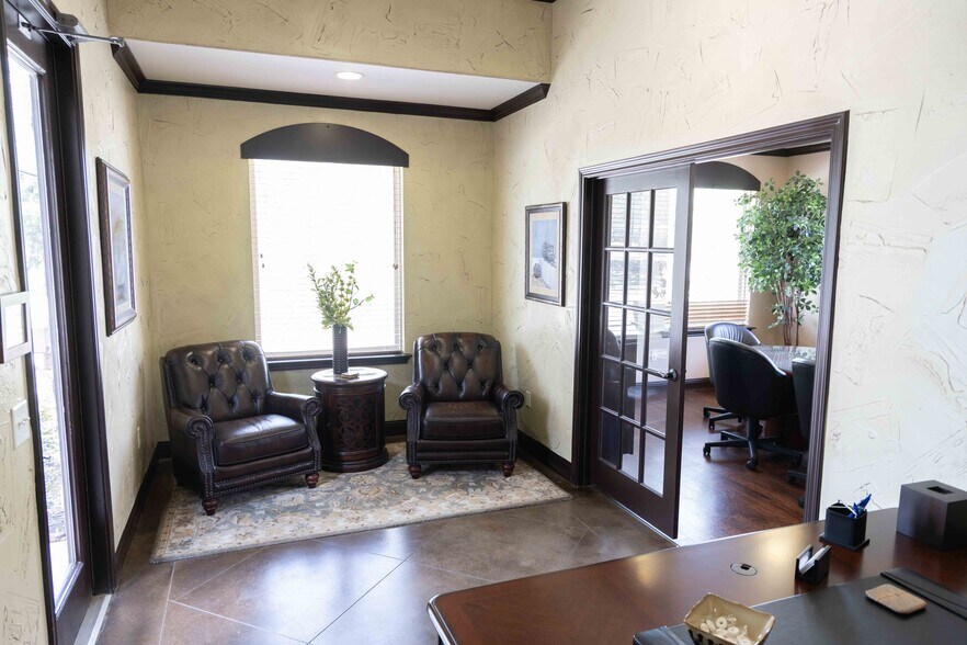 More Photos Of 560 N Walnut Creek Dr, Mansfield Office For Lease