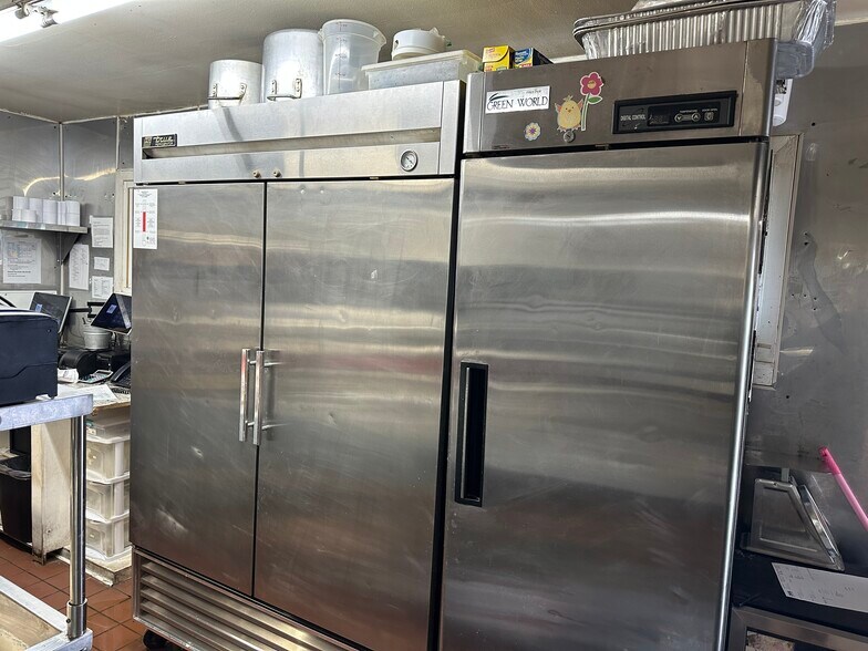 More Photos Of 7613 Howe Rd, Wonder Lake Restaurant For Sale