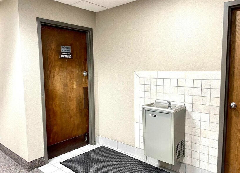 More Photos Of 456 Fulton St, Peoria Office For Sale
