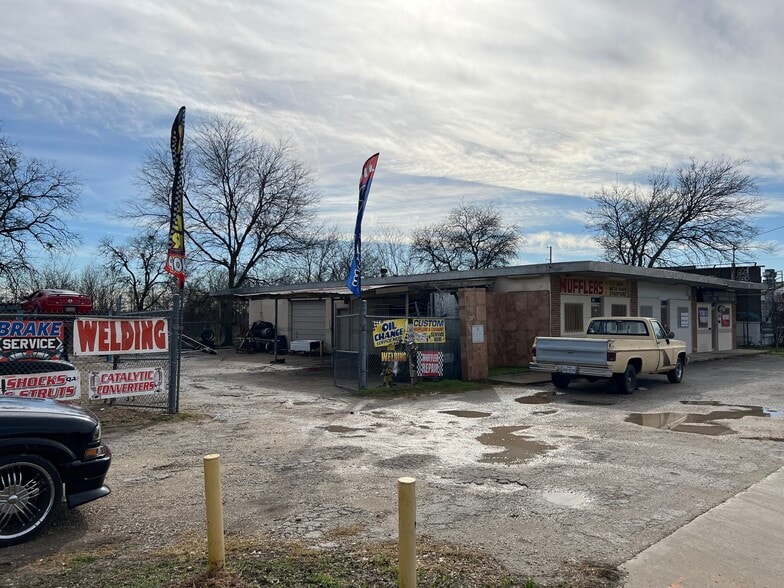 More Photos Of 430 N General McMullen Dr, San Antonio Auto Repair For Sale