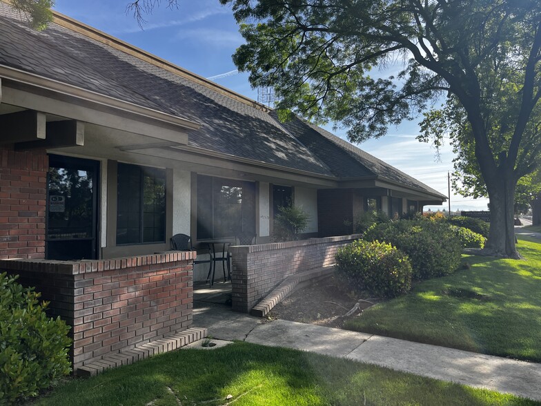 More Photos Of 3585 W Beechwood Ave, Fresno Office For Sale