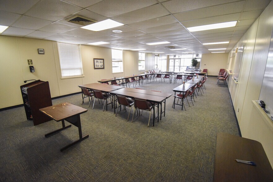 More Photos Of 3716 12th Ave E, Tuscaloosa Office For Sale