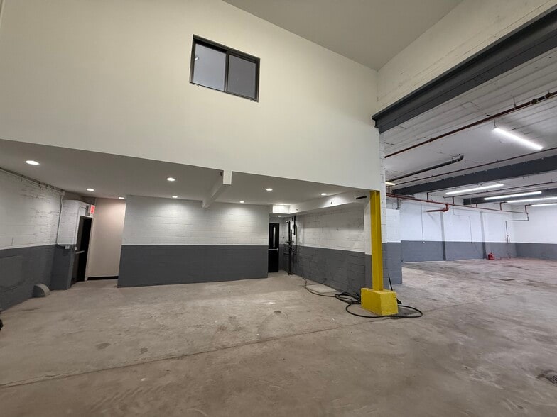 More Photos Of 450 Timpson Pl, Bronx Warehouse For Lease
