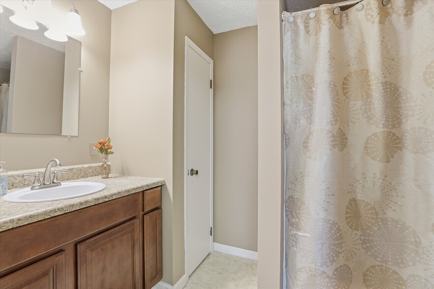 More Photos Of 7713 Oak Ridge Hwy, Knoxville Office For Sale