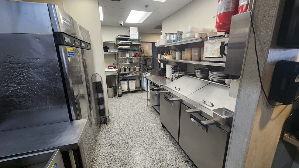 More Photos Of 3900-3904 E Lake St, Minneapolis Restaurant For Sale