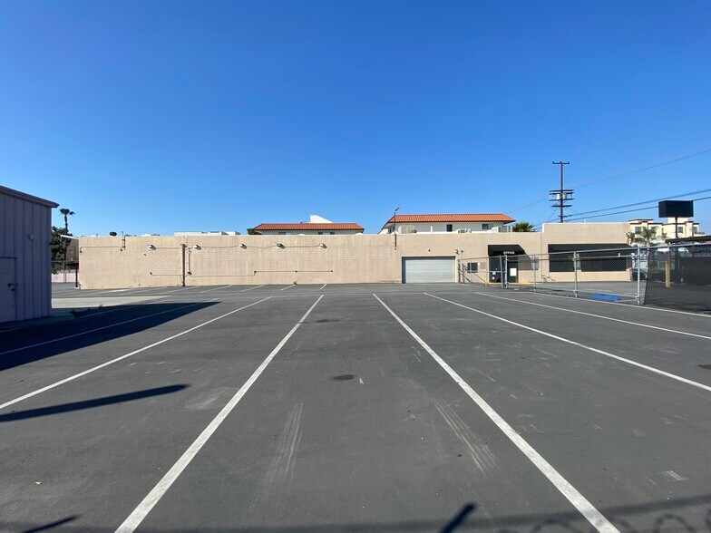 More Photos Of 6929 Laurel Canyon Blvd, North Hollywood Auto Repair For Lease