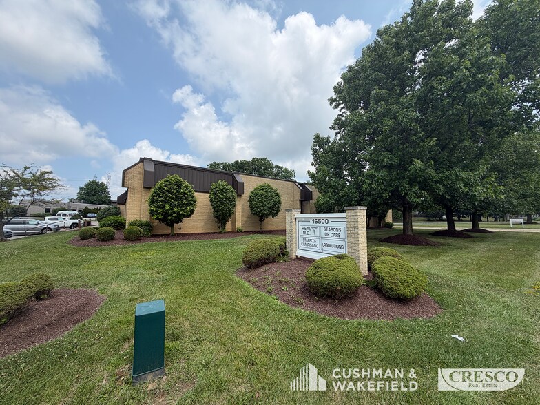 More Photos Of 16500 W Sprague Rd, Middleburg Heights Office For Sale