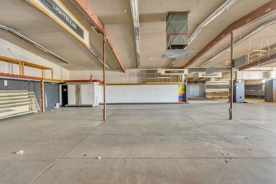More Photos Of 5303 Freeport Blvd, Sacramento Storefront For Lease
