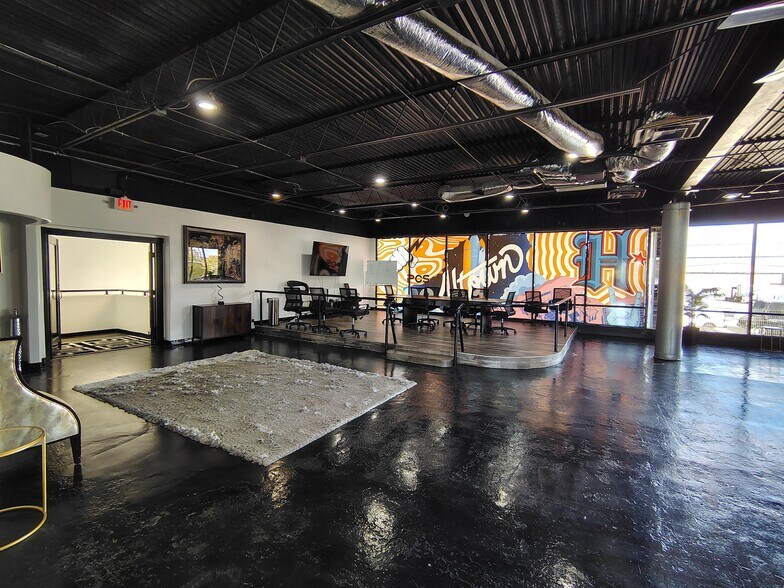 More Photos Of 802 Crosstimbers, Houston General Retail For Sale