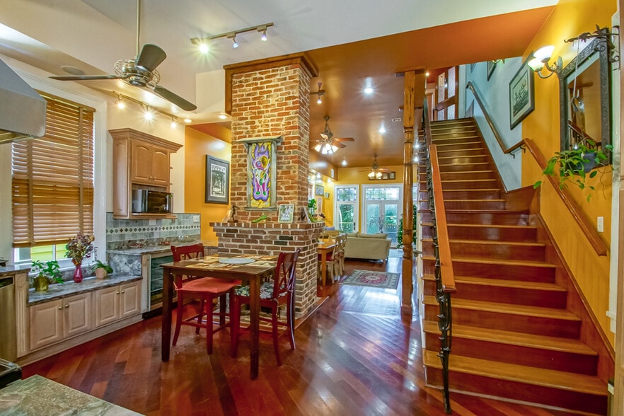 More Photos Of 1211 Governor Nicholls St, New Orleans Hospitality For Sale