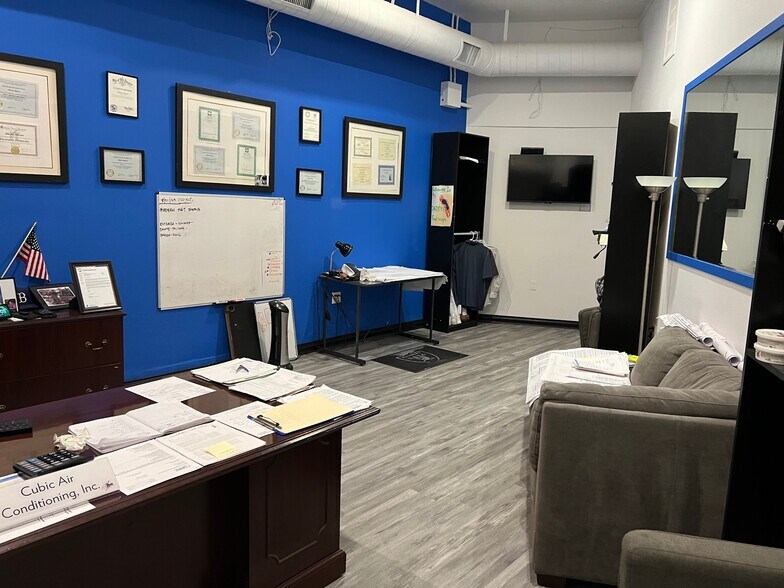 More Photos Of 9121 Woodman Ave, Arleta Storefront Retail Office For Sale