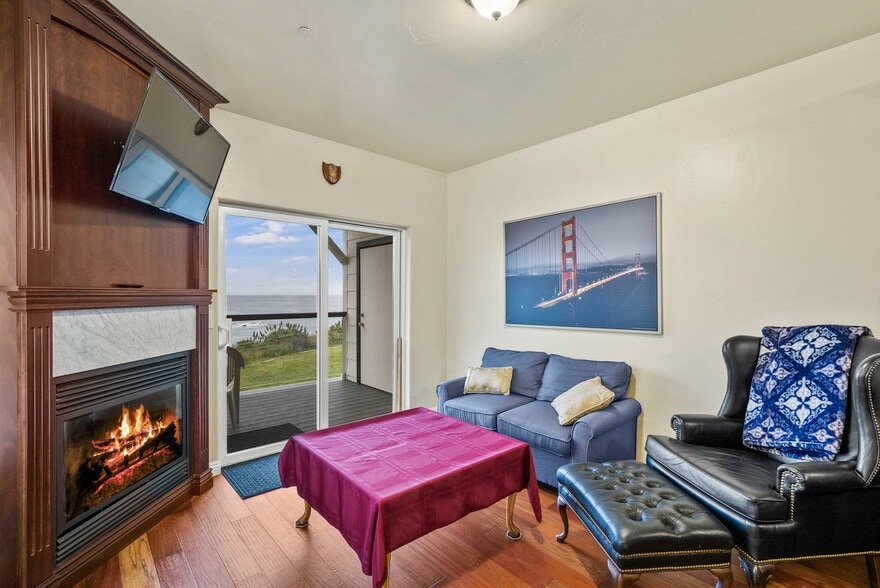 More Photos Of 266 Dolphin Dr, Whitethorn Hotel For Sale