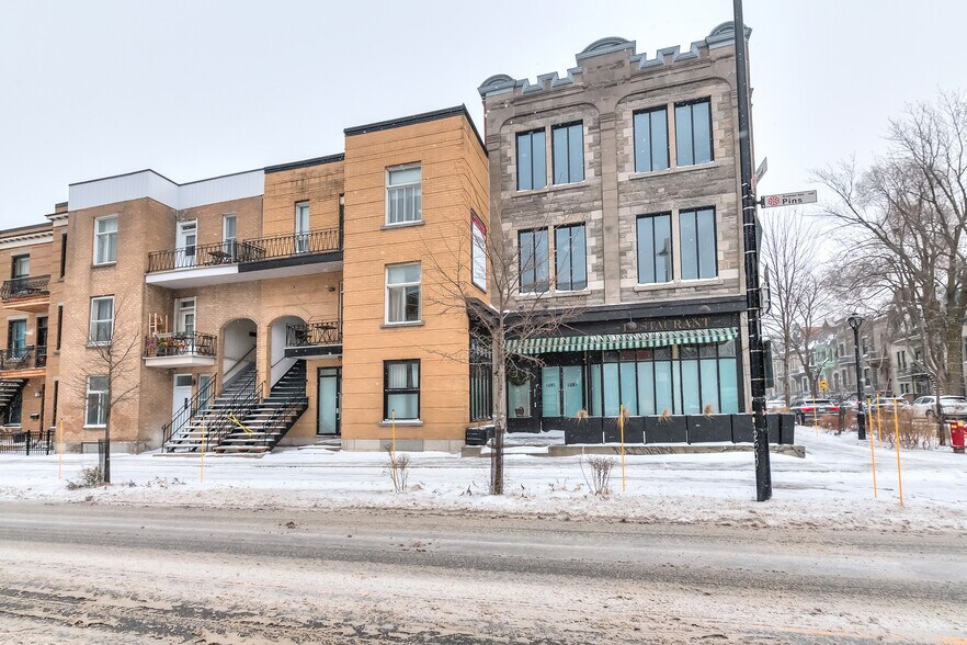 Primary Photo Of 250 Av Des Pins E, Montréal Storefront Retail Residential For Lease