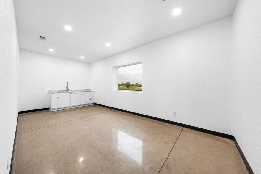 More Photos Of 1400 S State Hwy 78, Farmersville Industrial For Lease