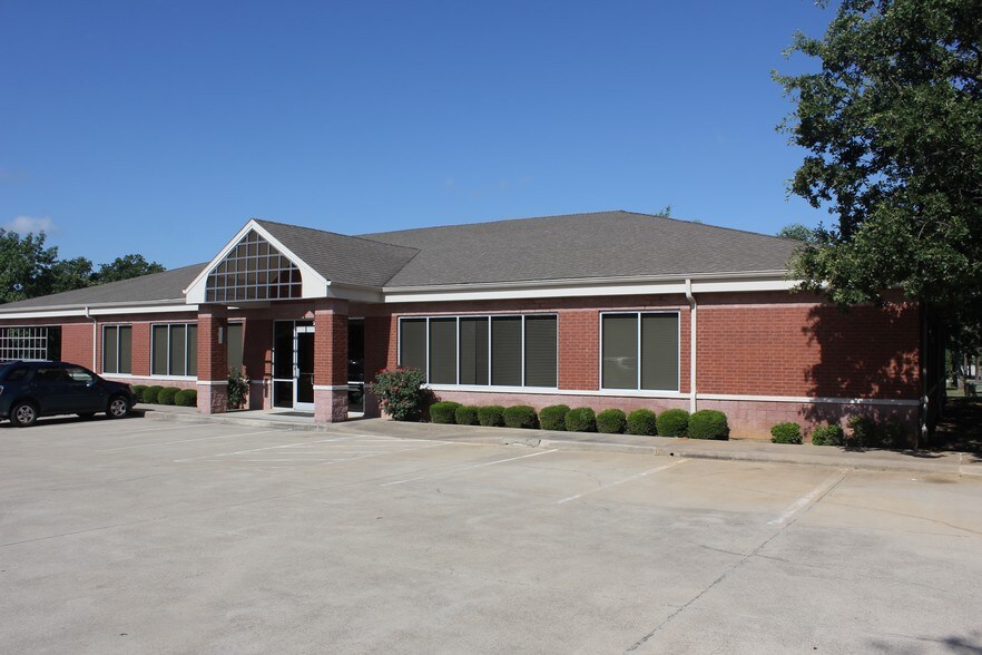 More Photos Of 2170 Interstate 20 W, Arlington Office For Lease