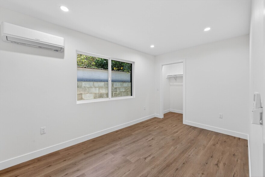 More Photos Of 678 E 45th St, Los Angeles Multifamily For Sale