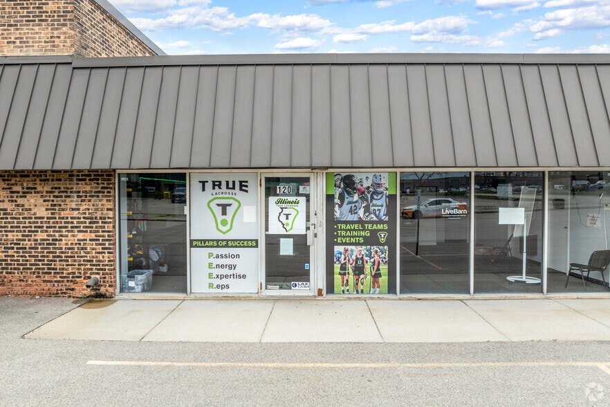 More Photos Of 120-157 Eisenhower Ln N, Lombard Warehouse For Lease