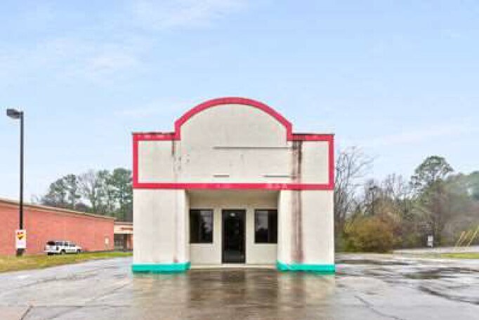 More Photos Of 809 N Main St, LaFayette General Retail For Sale