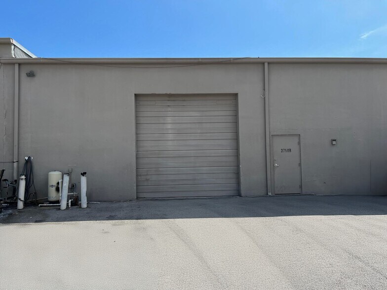 More Photos Of 3700-3758 SE Dixie Hwy, Stuart General Retail For Lease