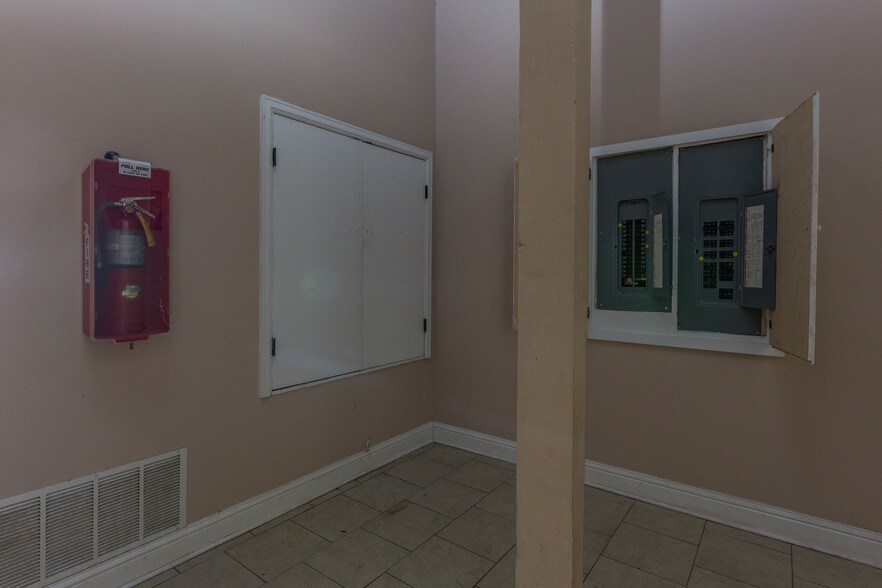 More Photos Of 102 S Main St, Wetumpka Storefront Retail Residential For Sale