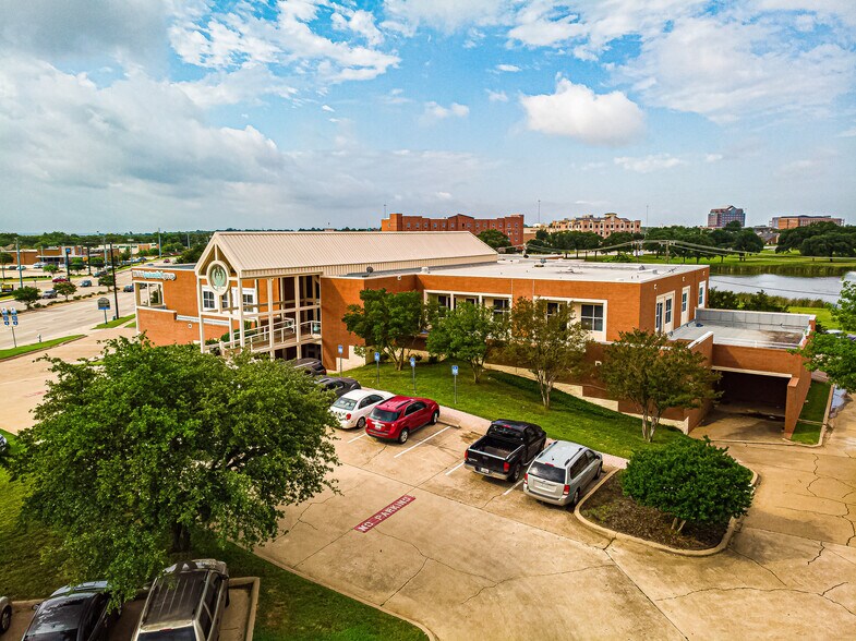 More Photos Of 1717 Precinct Line Rd, Hurst Medical For Lease