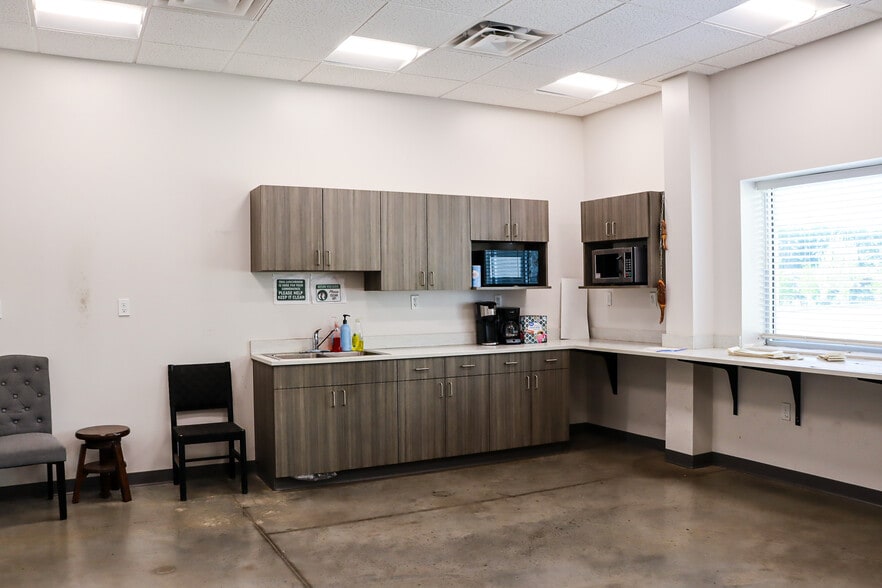 More Photos Of 7235 Bonnyshire Dr, Chattanooga Industrial For Sale