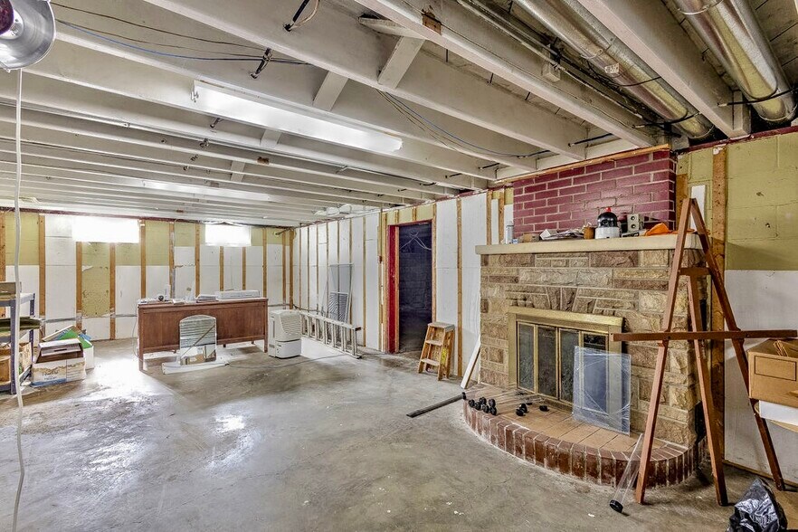 More Photos Of 719 Coshocton Ave, Mount Vernon Office For Sale