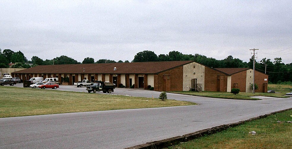 More Photos Of 300 Cornell Dr, Wilmington Flex For Sale