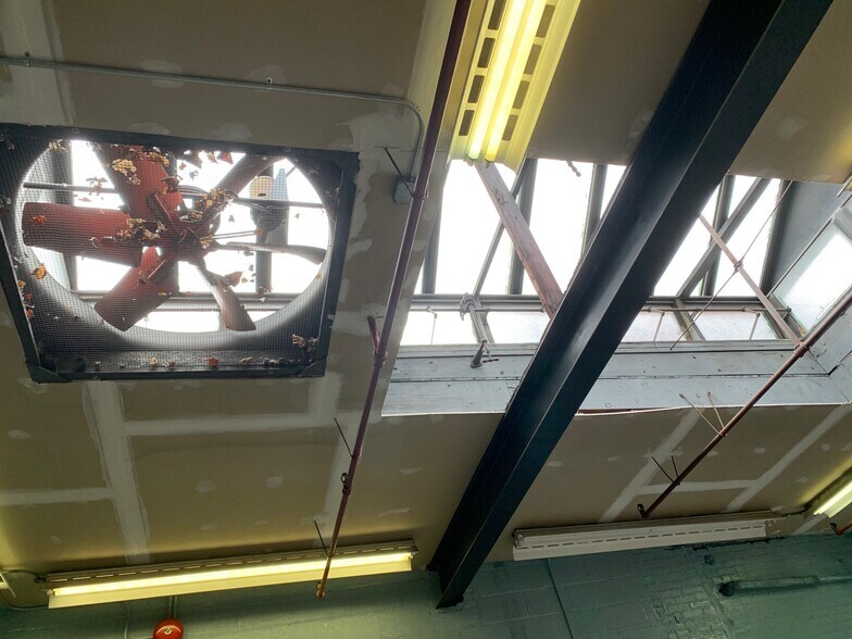 More Photos Of 210-211 Cottage St, Poughkeepsie Warehouse For Lease