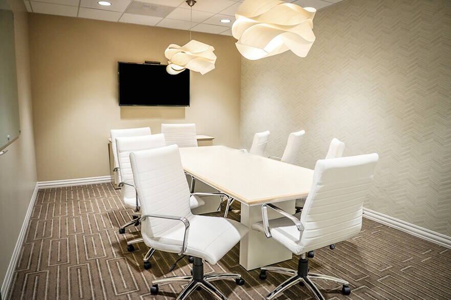More Photos Of 26565-26575 W Agoura Rd, Calabasas Coworking Space