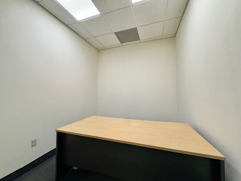 More Photos Of 25-21 49th St, Astoria Office For Lease