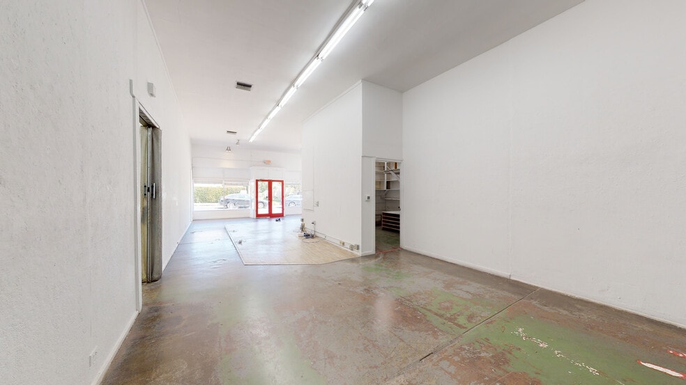 More Photos Of 13031 Montana Ave, Los Angeles Freestanding For Lease