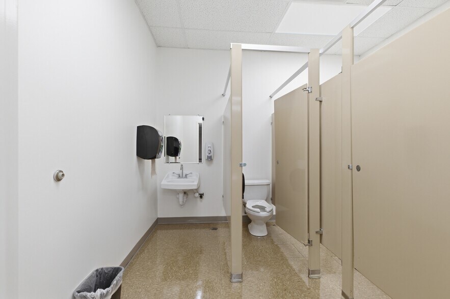 More Photos Of 104-176 Cude Ln, Madison Medical For Lease