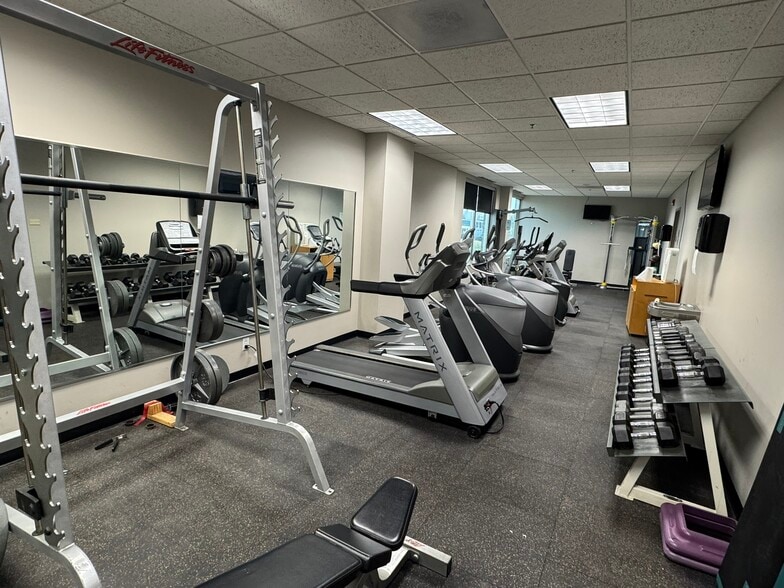 More Photos Of 6600 Westown Pky, West Des Moines Medical For Lease