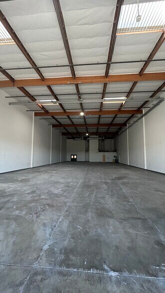 More Photos Of 34 Thomas, Irvine Research And Development For Lease