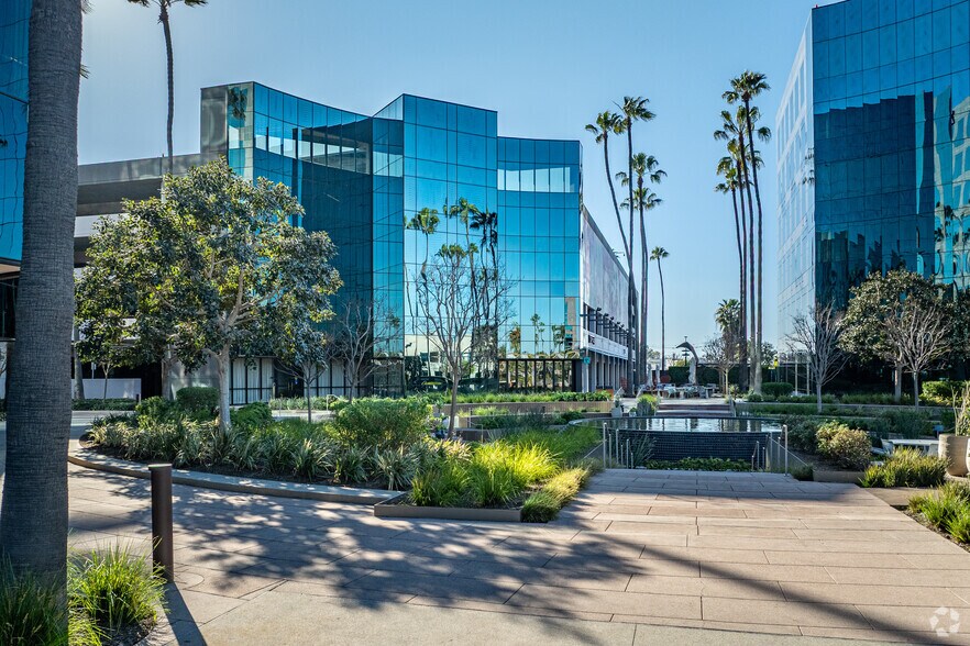 More Photos Of 3750 Kilroy Airport Way, Long Beach Office For Lease