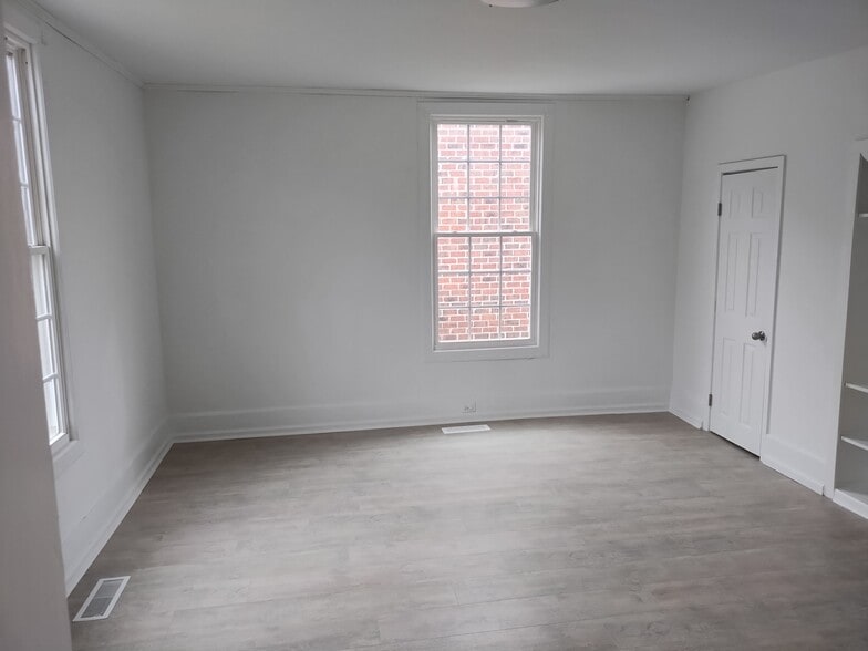 More Photos Of 119 W Main St, Youngsville Freestanding For Lease