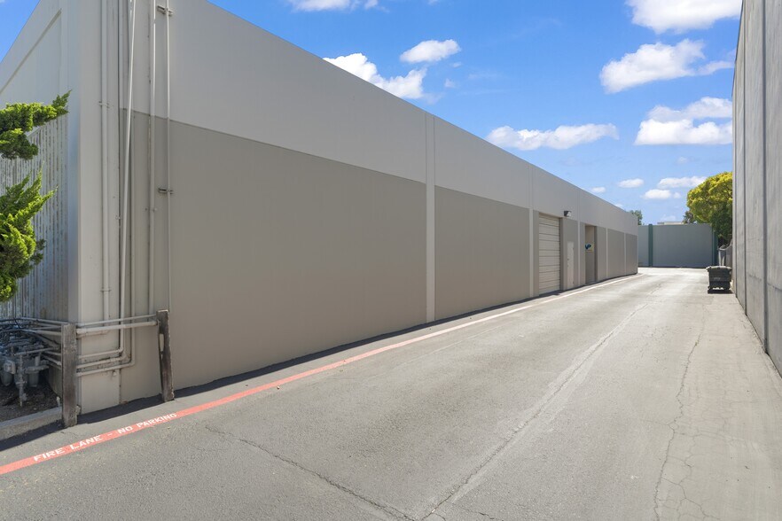 More Photos Of 290-302 Brokaw Rd, Santa Clara Warehouse For Lease