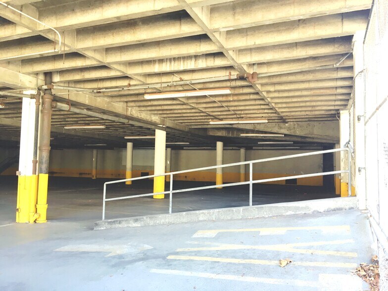 More Photos Of 955 Sansome St, San Francisco Parking Garage For Lease