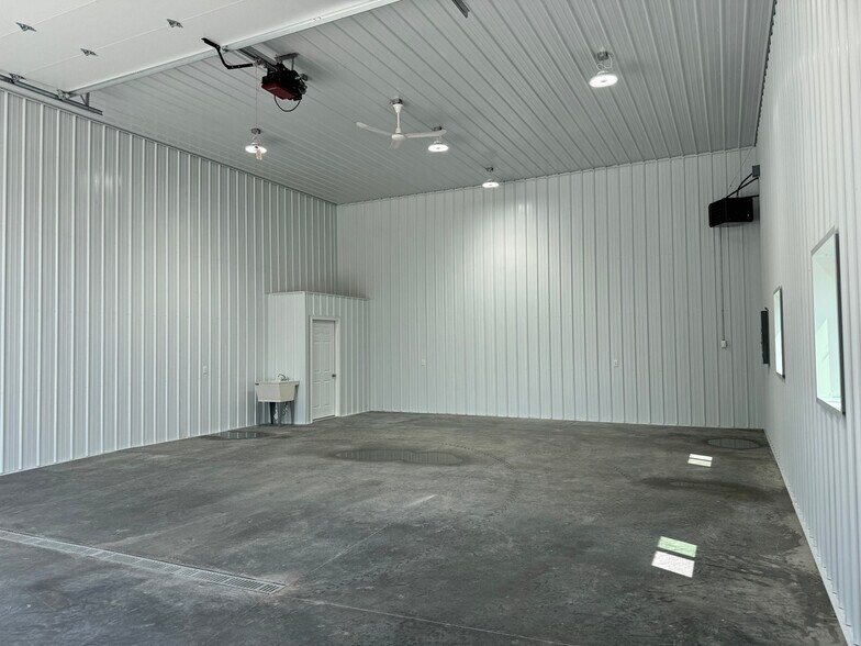 More Photos Of 540 N 3rd St, Polk City Warehouse For Sale