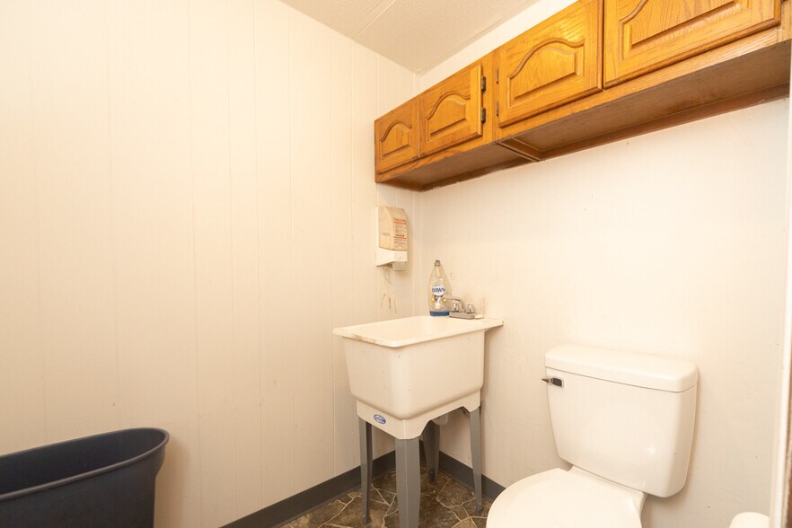 More Photos Of 3700 N 14th St, Ponca City Warehouse For Sale