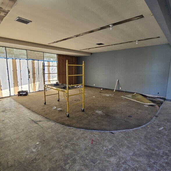 More Photos Of 15709 Bellflower Blvd, Bellflower General Retail For Sale