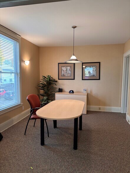 More Photos Of 187 Division St, Welland Office For Sale