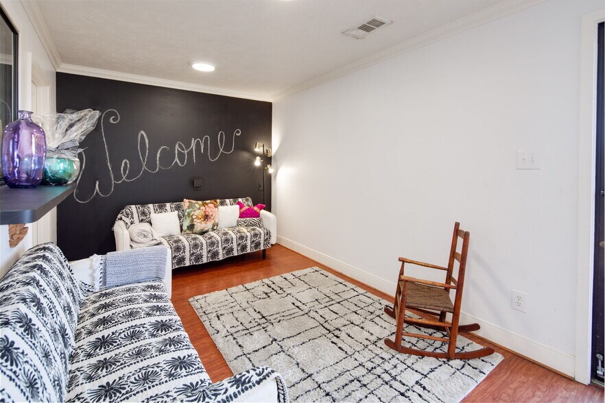 More Photos Of 2606 S Texas Ave, Bryan Restaurant For Sale