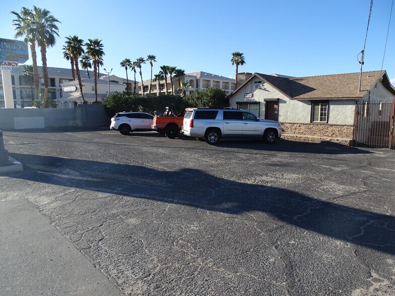 Primary Photo Of 2110 W Bonanza Rd, Las Vegas Service For Lease